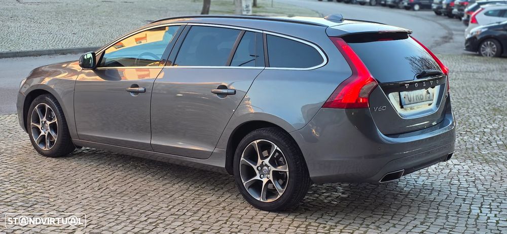 Volvo V60 2.0 D4 Momentum Geartronic - 8