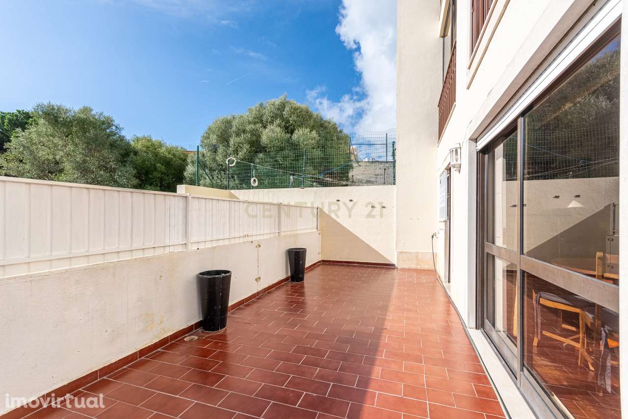 Apartamento T2 + 1 | Jardim e Estacionamento junto à Praia - Grande imagem: 2/22