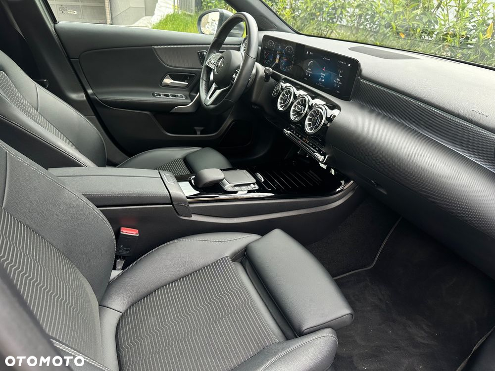 Mercedes-Benz Klasa A 180 Progressive 7G-DCT - 17
