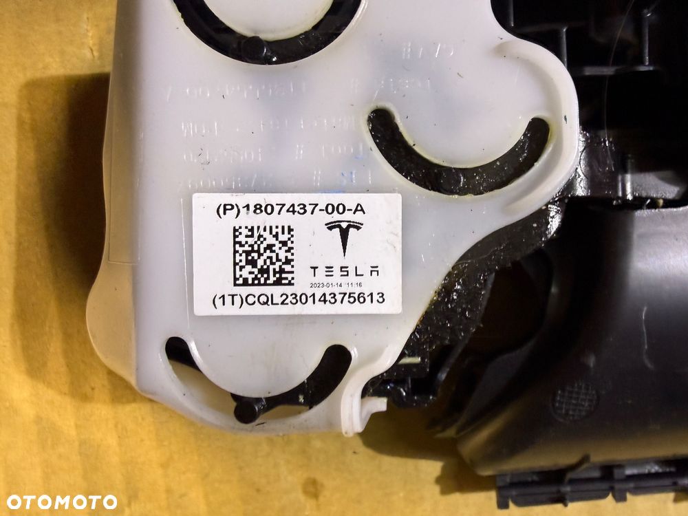 Nawiew konsoli prawy, lewy Tesla Model 3 Nr. 1807437-00-A. - 3