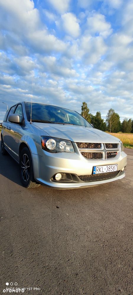 Dodge Grand Caravan - 2