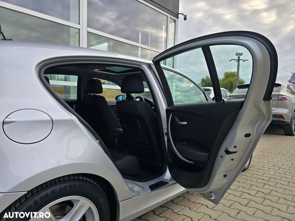 BMW Seria 1 116i - 11