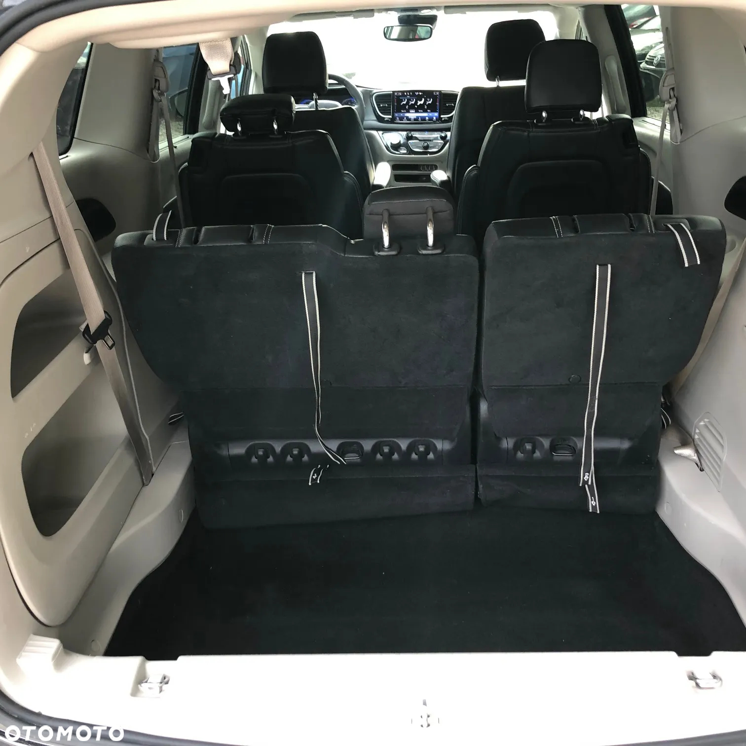 Chrysler Pacifica - 13