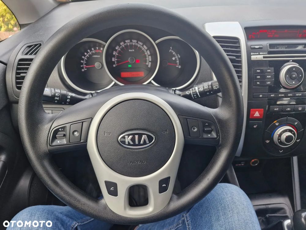 Kia Venga 1.4 CVVT Business Line - 4