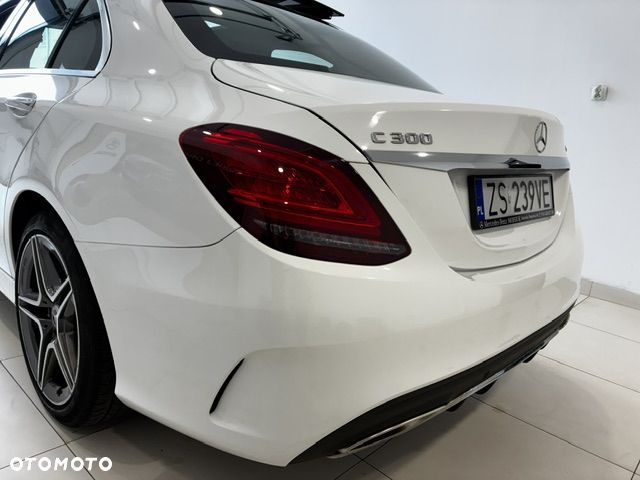 Mercedes-Benz Klasa C 300 4Matic 9G-TRONIC AMG Line - 38
