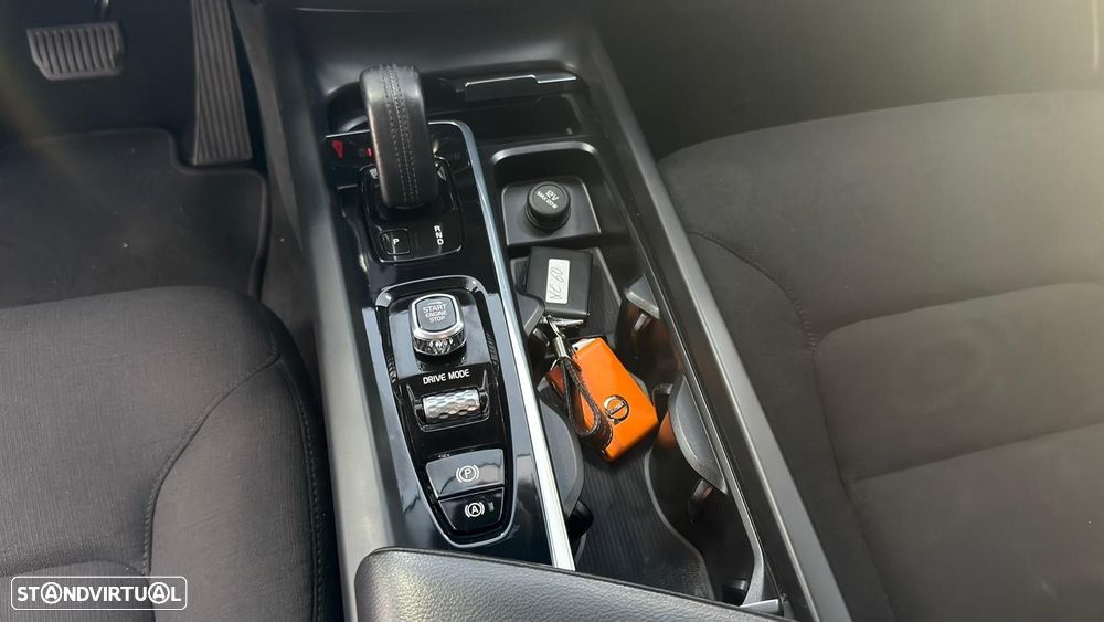 Volvo XC 60 2.0 B4 Momentum Plus Geartronic - 11