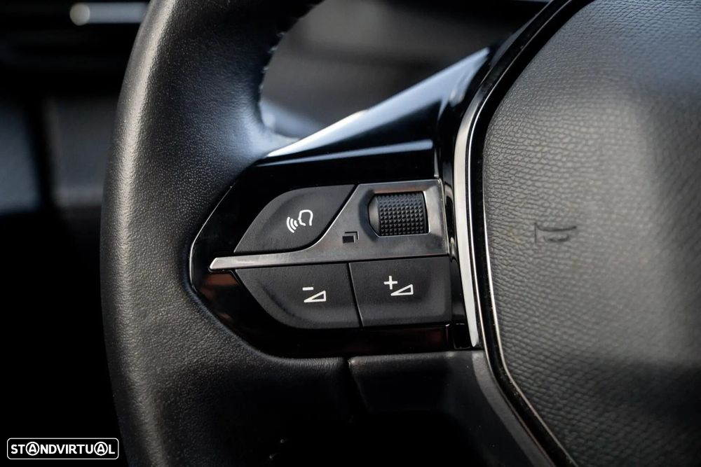 Peugeot 2008 1.2 PureTech Allure - 17