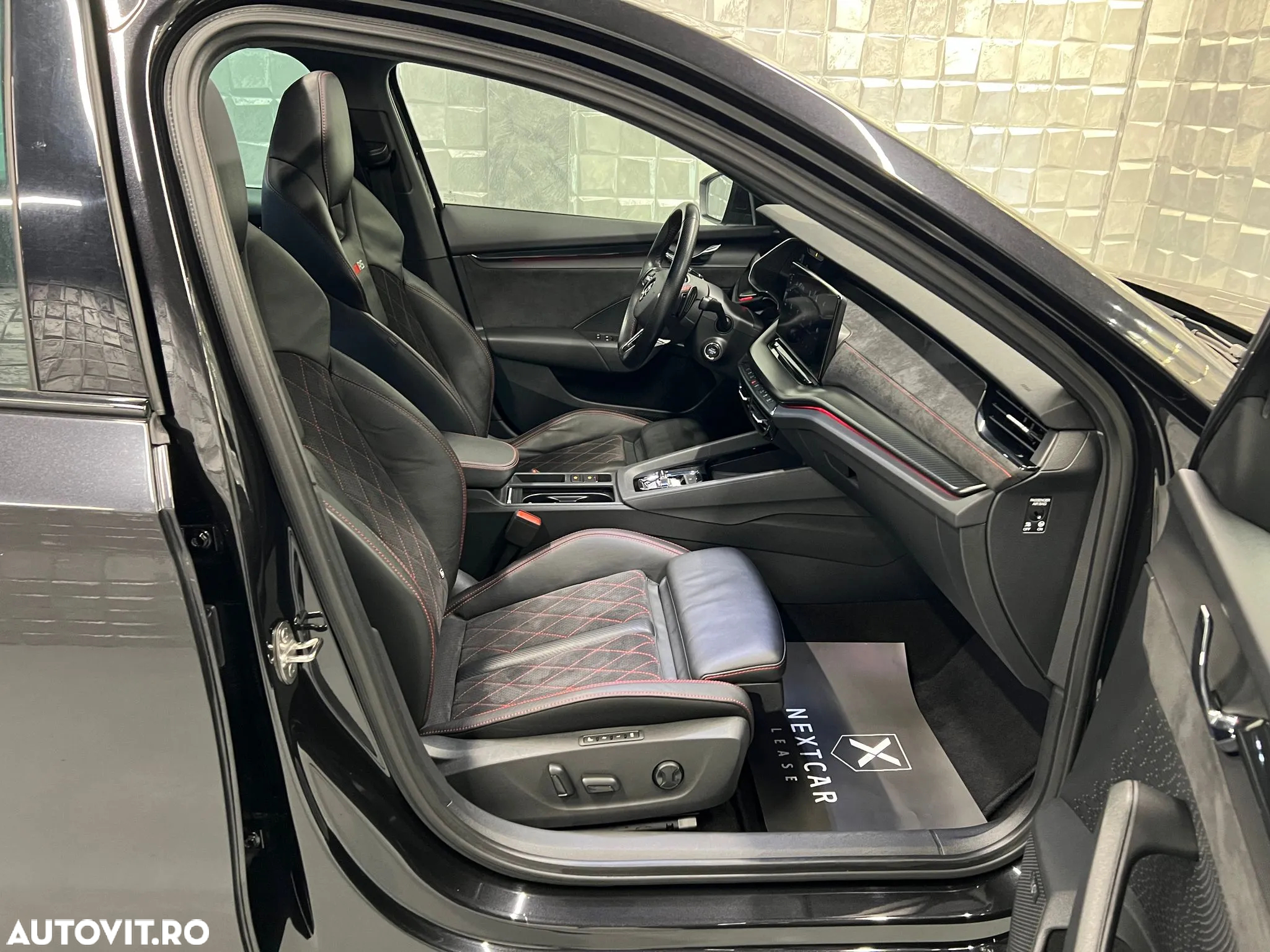 Skoda Octavia Combi 2.0 TDI DSG RS - 15