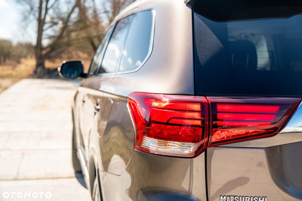 Mitsubishi Outlander 2.0 Intense 2WD CVT - 11