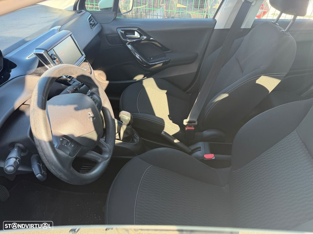 Peugeot 208 - 6
