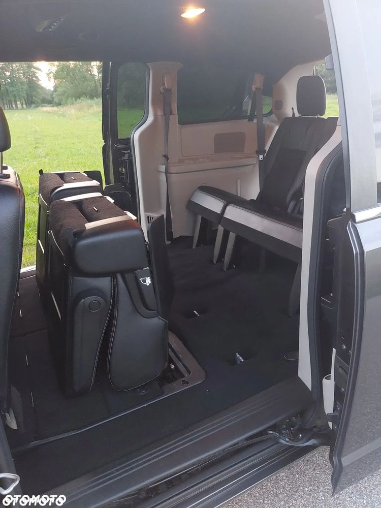Dodge Grand Caravan - 22
