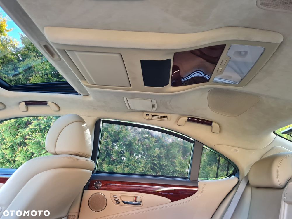 Lexus LS - 9