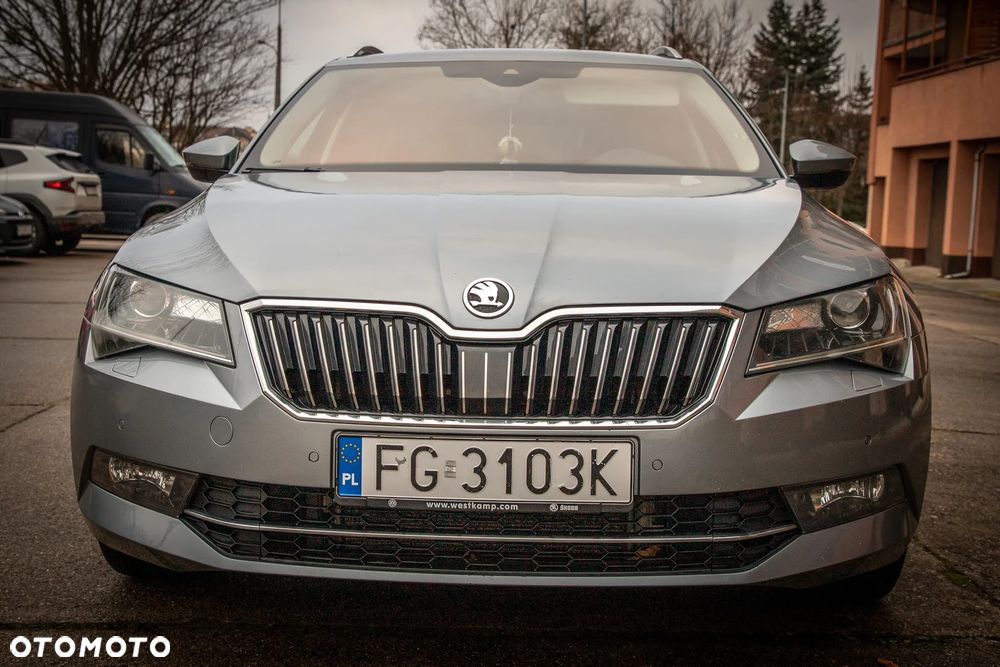 Skoda Superb 2.0 TDI DSG Style - 2