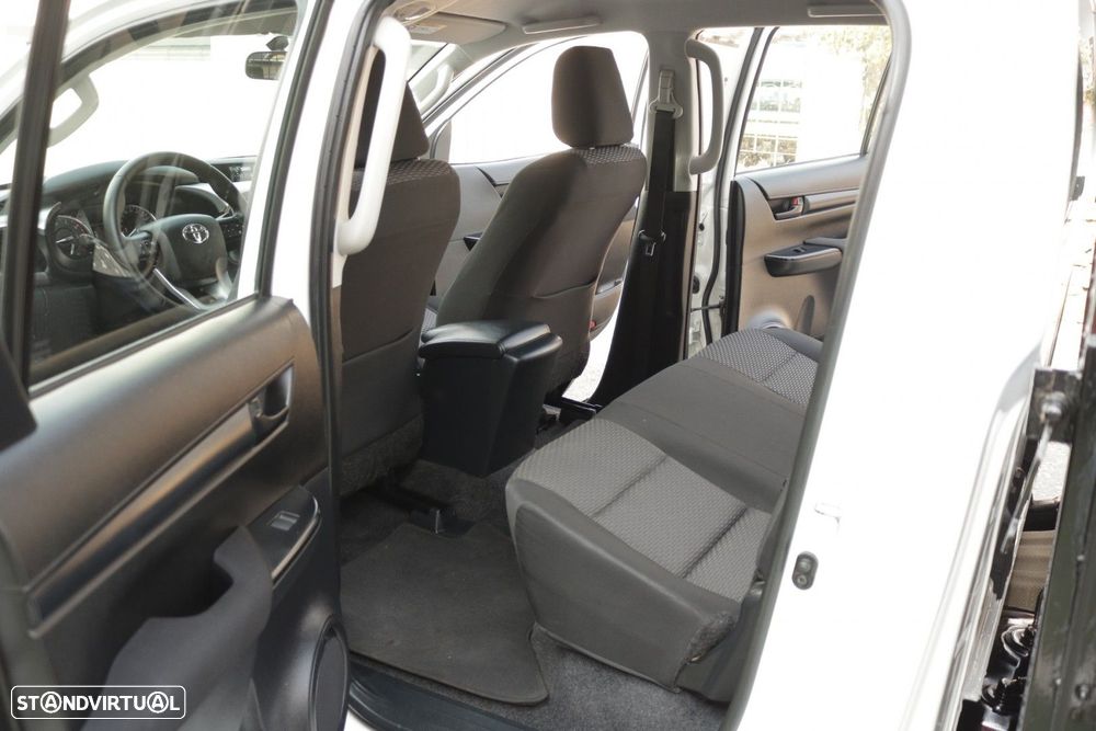 Toyota Hilux 2.4 D-4D 4WD CD CM - 22