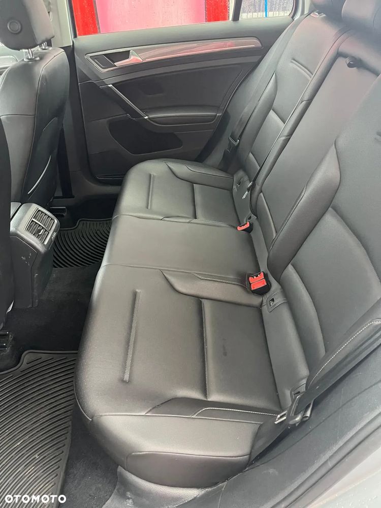 Volkswagen Golf - 10