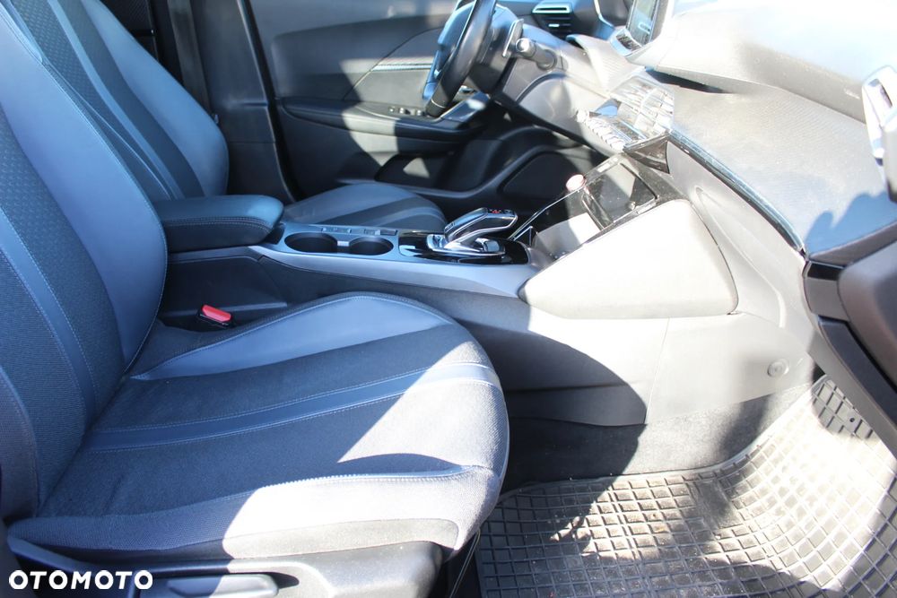 Peugeot 2008 1.2 PureTech Allure S&S EAT8 - 10