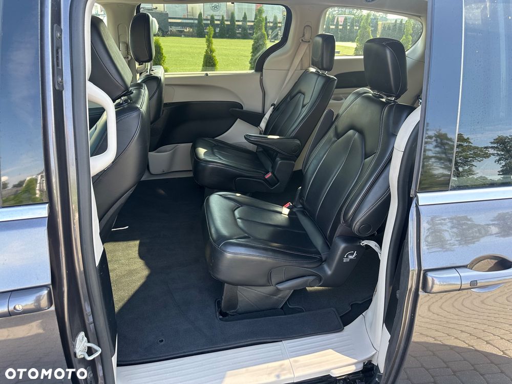 Chrysler Pacifica - 9