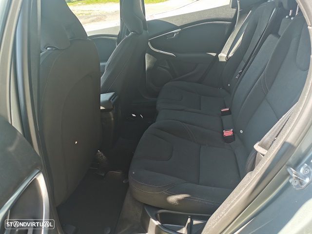 Volvo V40 Cross Country 2.0 D2 Kinetic Geartronic - 32