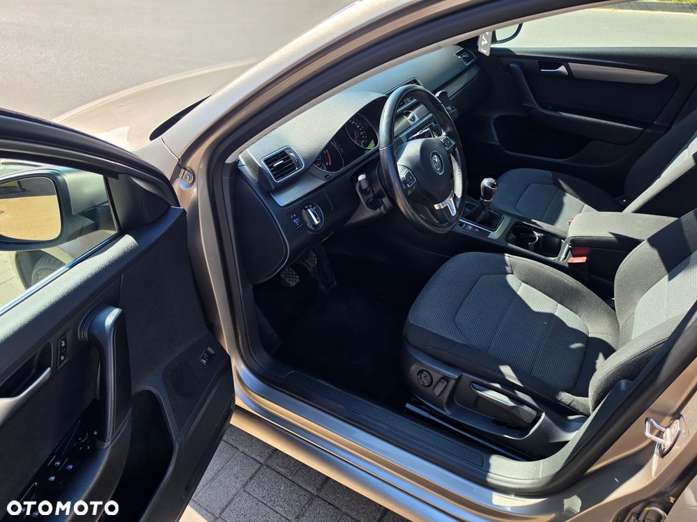 Volkswagen Passat 1.6 TDI BlueMotion Technology Trendline - 8