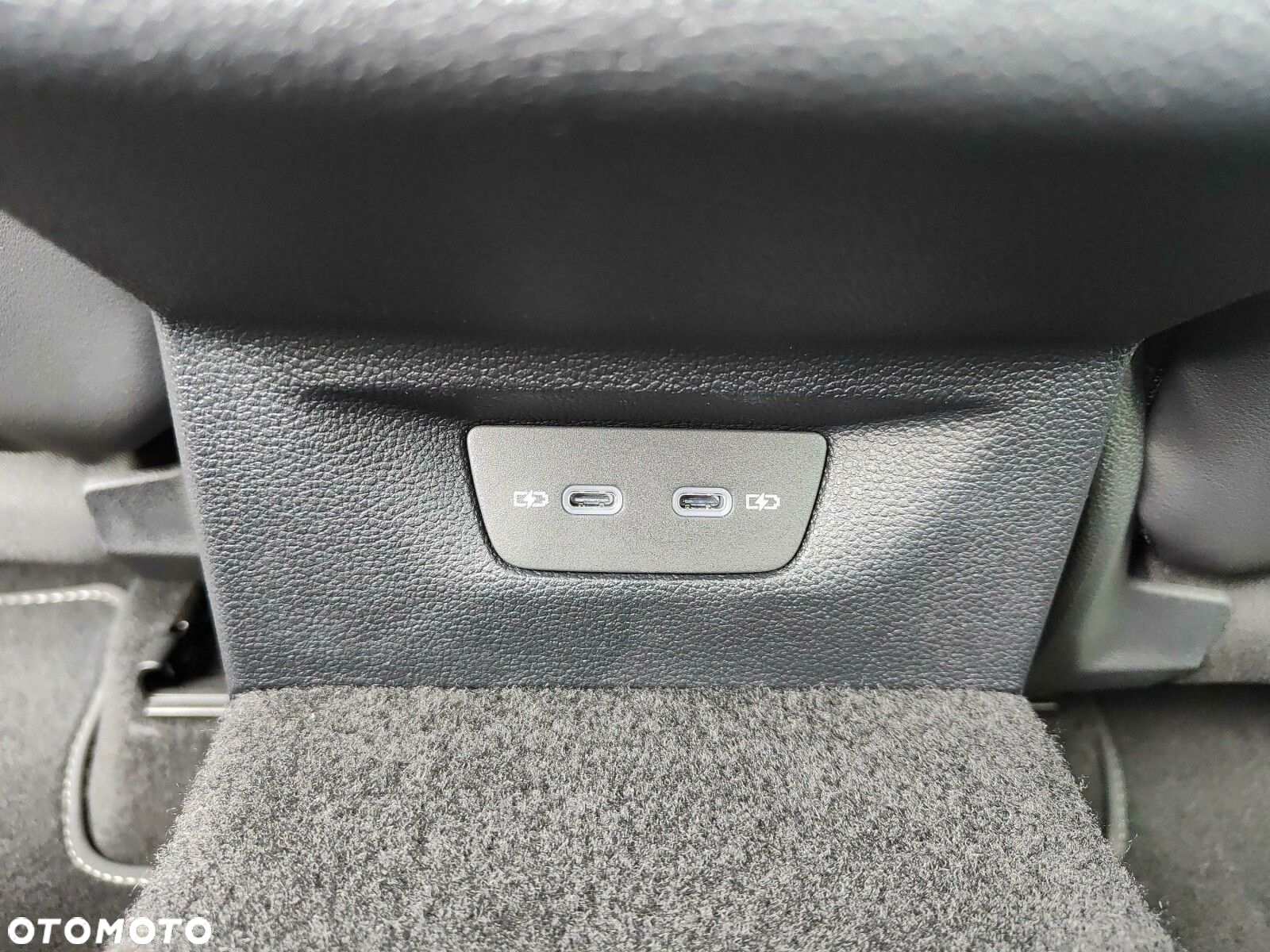 Volkswagen Golf VIII 1.5 eTSI mHEV R-Line Plus DSG - 22