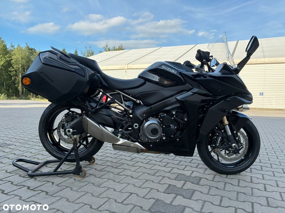 Suzuki GSX - 11