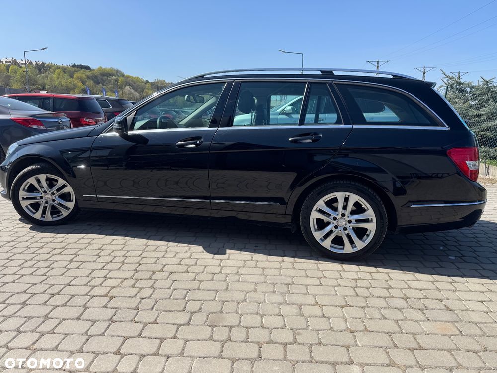 Mercedes-Benz Klasa C 220 CDI Avantgarde DPF Sport Edition + - 13