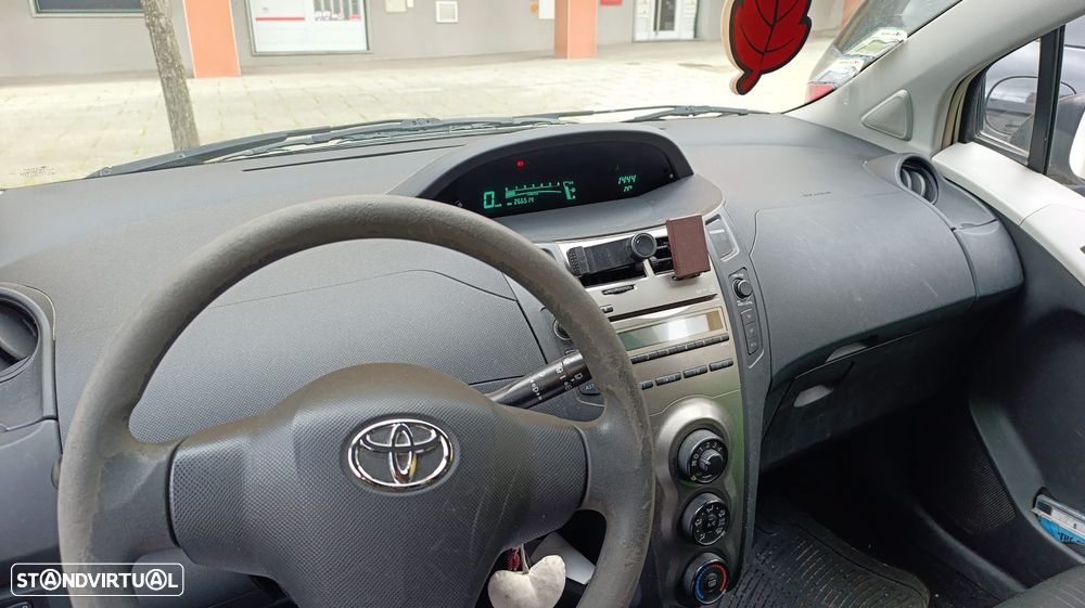 Toyota Yaris - 2