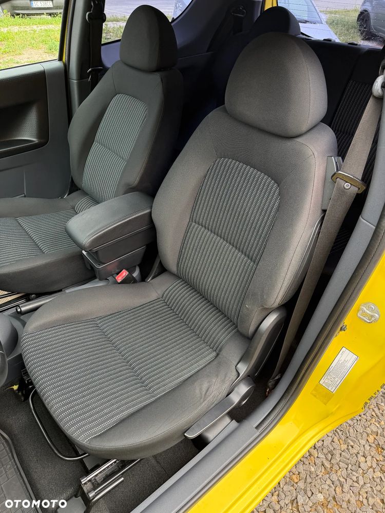 Mitsubishi Colt - 17
