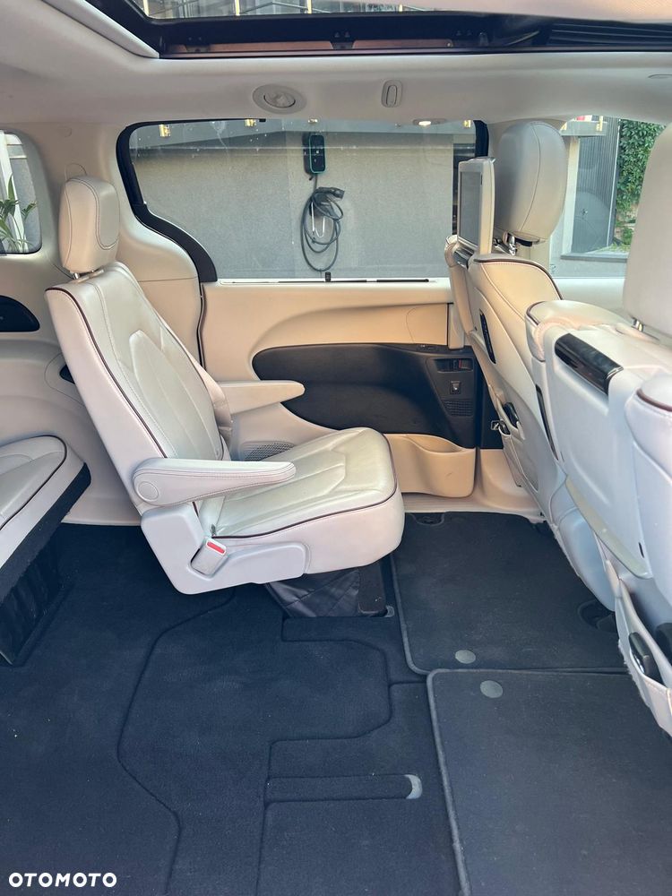 Chrysler Pacifica - 10