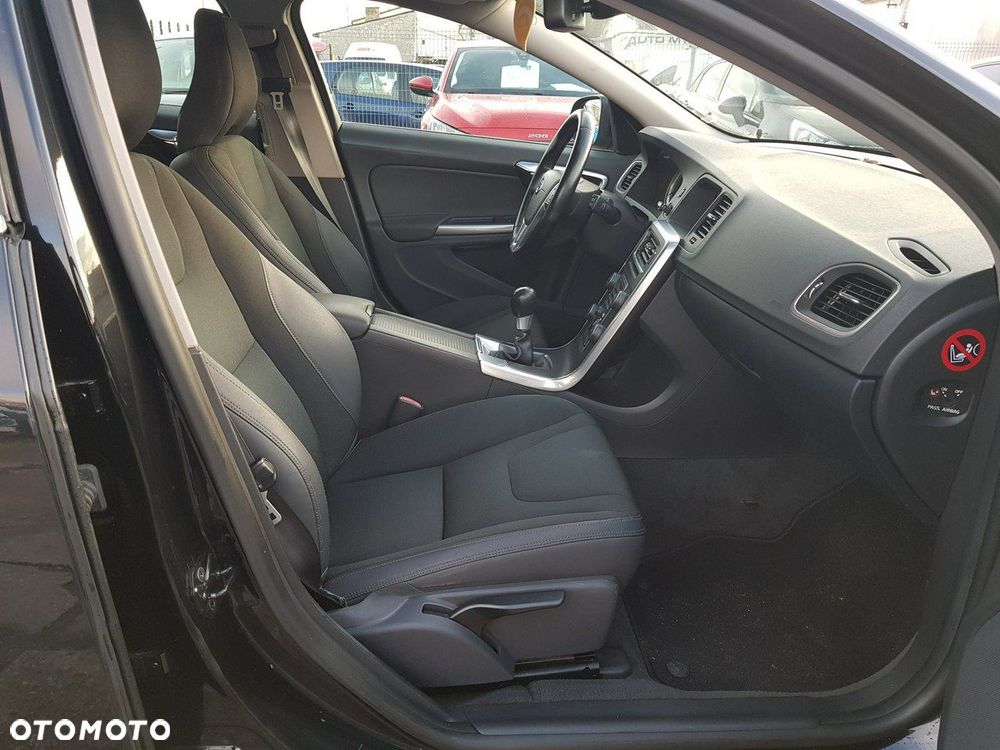 Volvo V60 D4 Momentum - 17