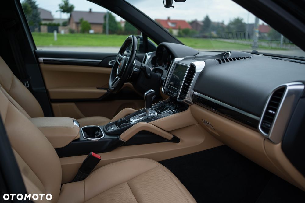 Porsche Cayenne Platinum Edition - 17
