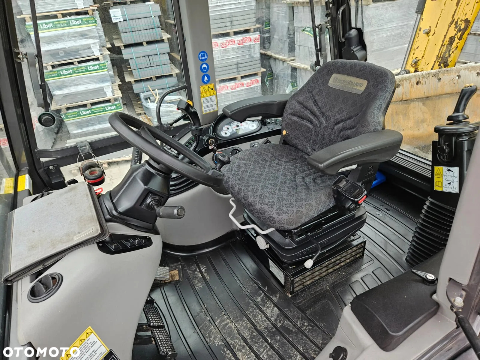 New Holland B115B - 14