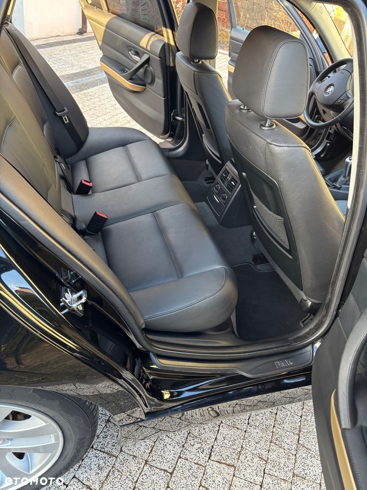 BMW Seria 3 318i Edition Exclusive - 16