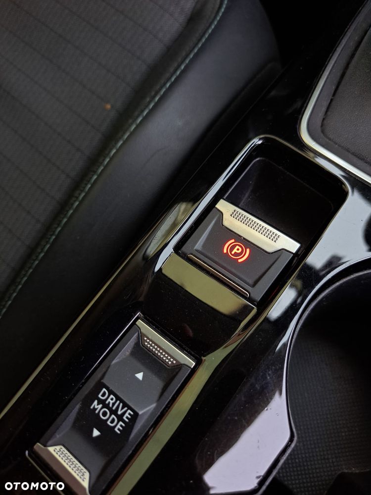 Peugeot 208 Benzin 100 Business - 22