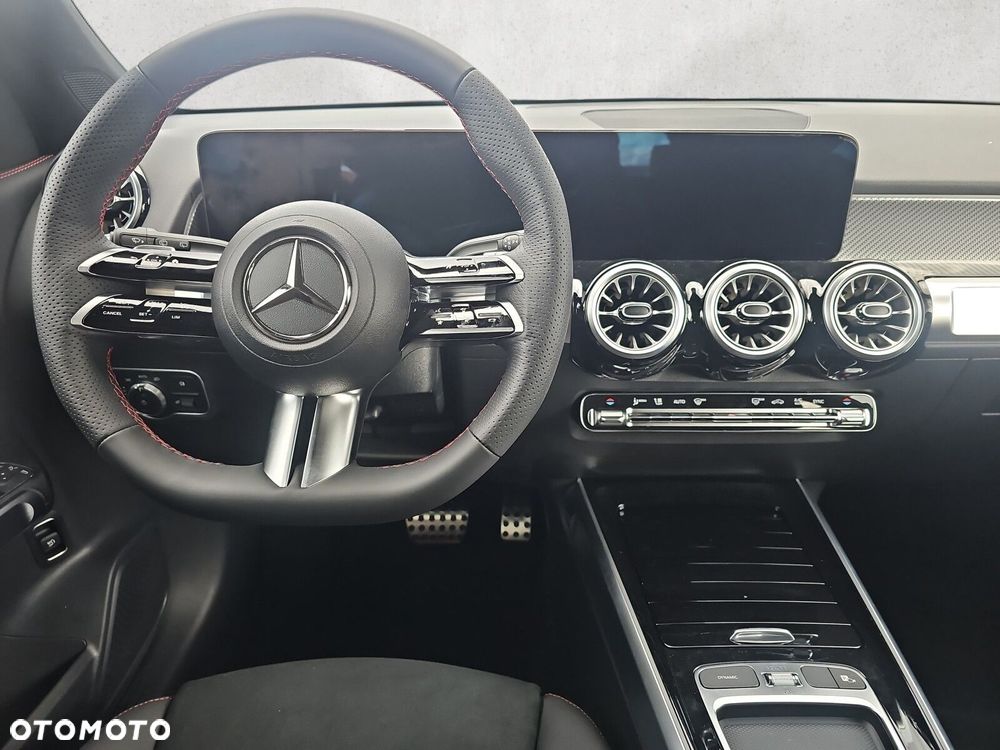 Mercedes-Benz GLB - 13