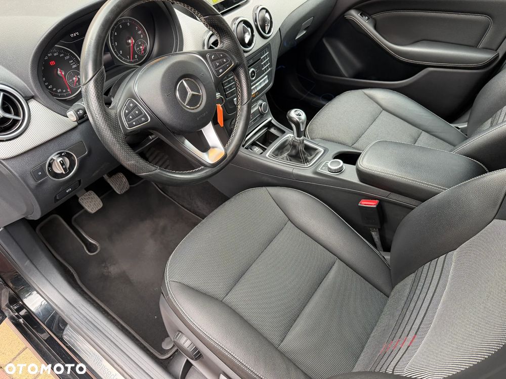 Mercedes-Benz Klasa B 180 UrbanStyle Edition - 17