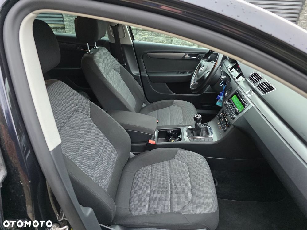 Volkswagen Passat 2.0 TDI Comfortline - 32
