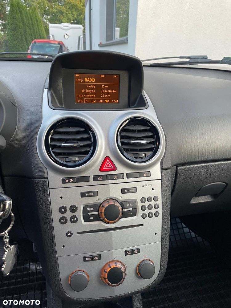 Opel Corsa 1.4 16V Cosmo - 18