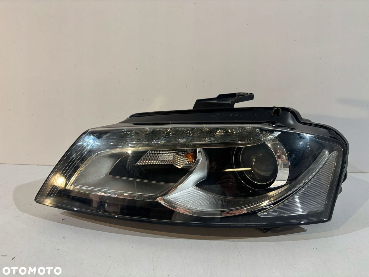 AUDI A3 8P Lift Lampa Bi-Xenon UK Lewa - 17670 - 1