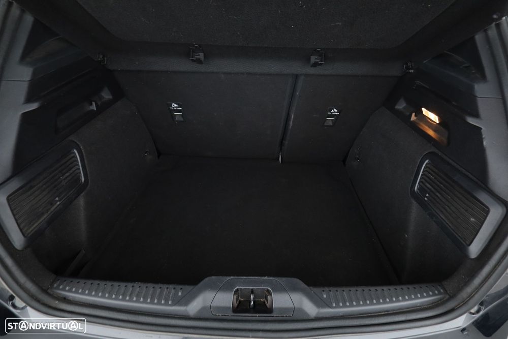 Ford Focus 1.0 EcoBoost MHEV ST-Line - 16