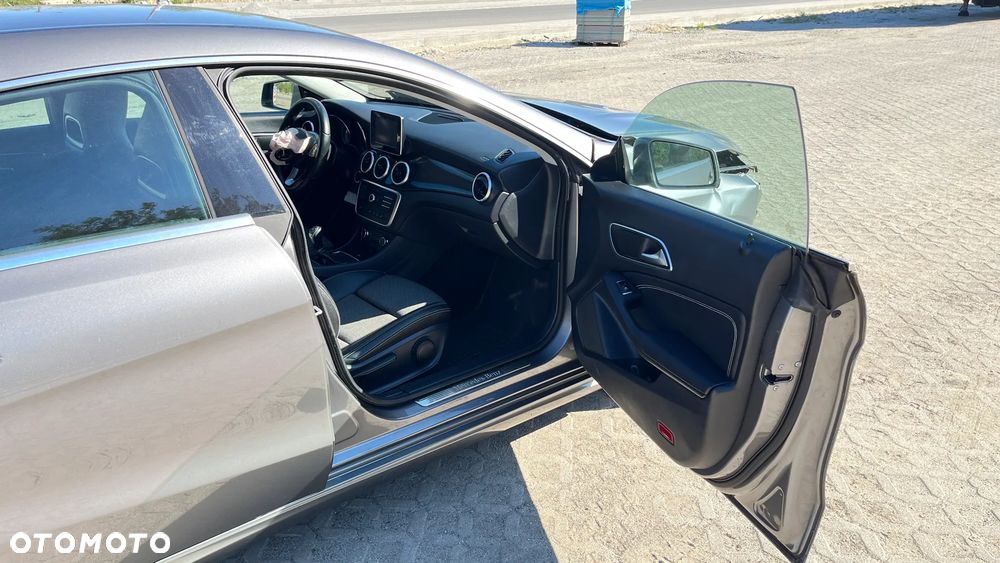 Mercedes-Benz CLA 180 d BlueEFFICIENCY Edition - 19