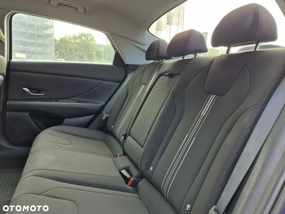 Hyundai Elantra - 16