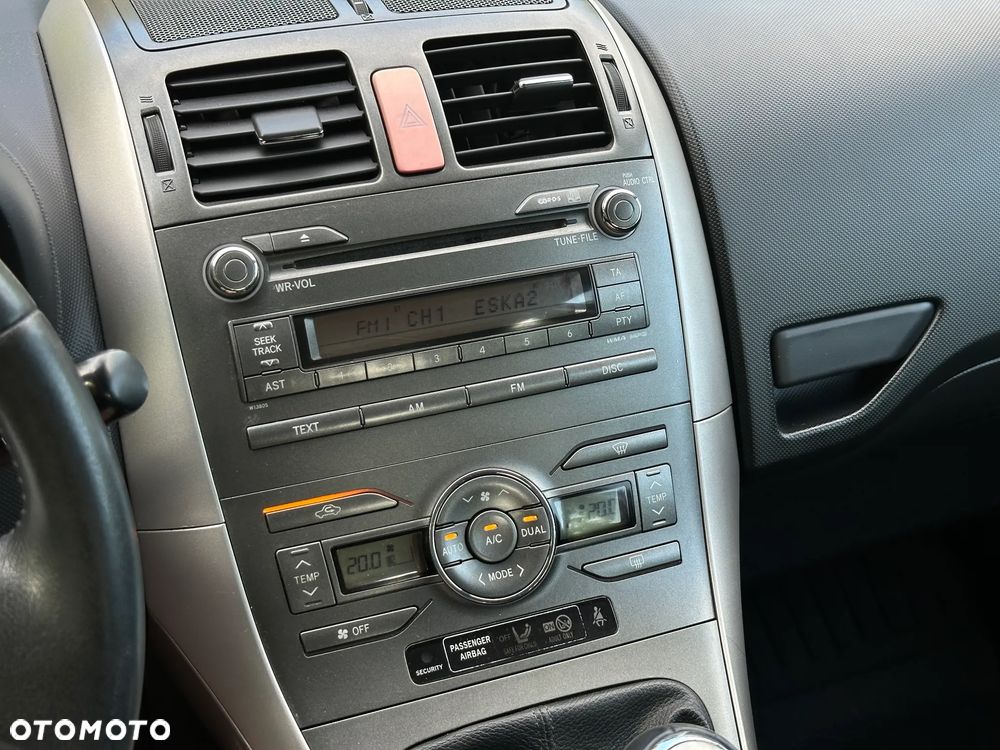 Toyota Auris 1.6 VVT-i Executive - 13