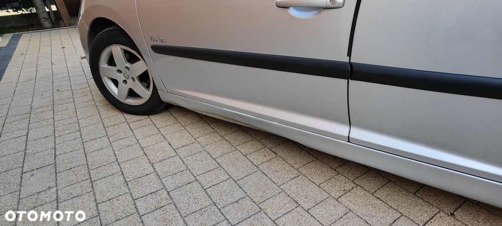 Peugeot 207 - 6
