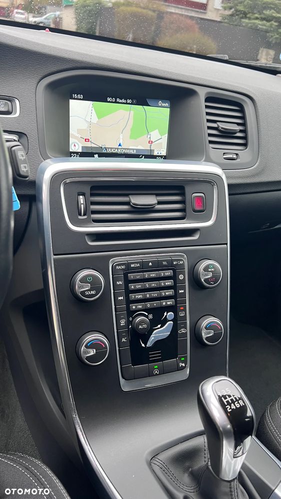Volvo V60 D2 Momentum - 30