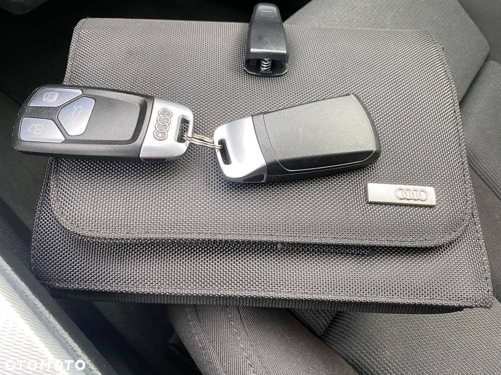 Audi A4 Avant 40 TDI quattro S tronic S line - 30