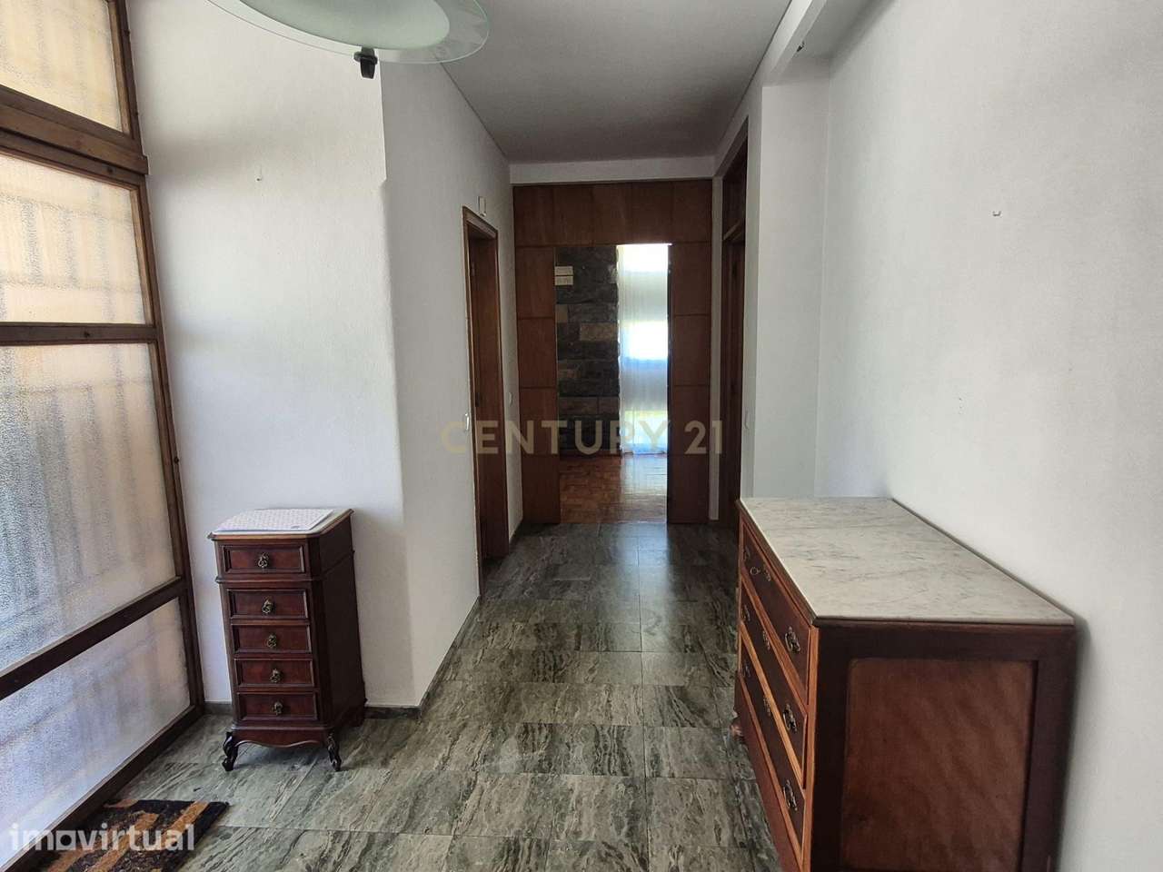 Moradia T3 Mobilada com Jardim e Garagem no Livramento, Estoril - Grande imagem: 4/30