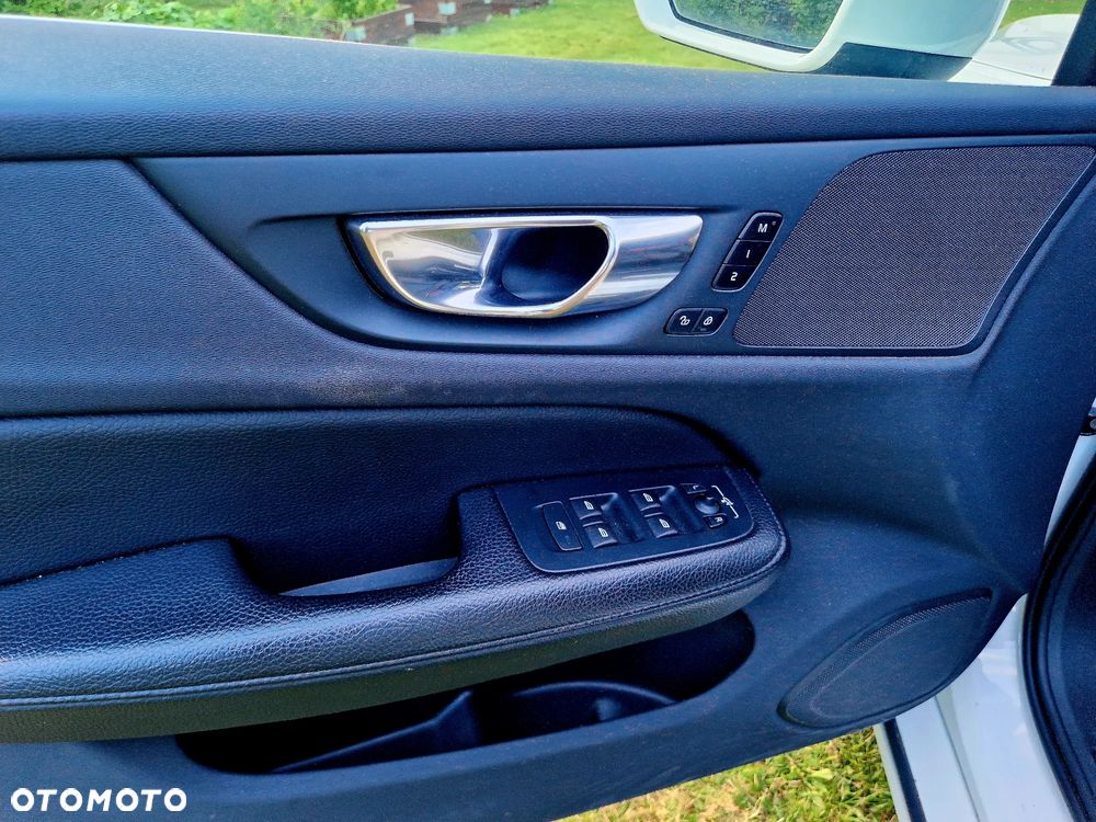 Volvo V60 B4 D Momentum Pro - 11