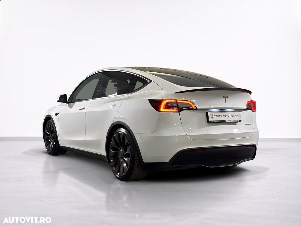 Tesla Model Y AWD Performance - 4