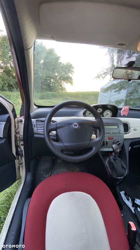 Lancia Ypsilon - 5